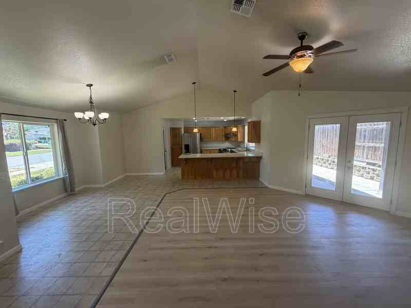 1388 Kellenbeck Ave - Photo 4 of 16