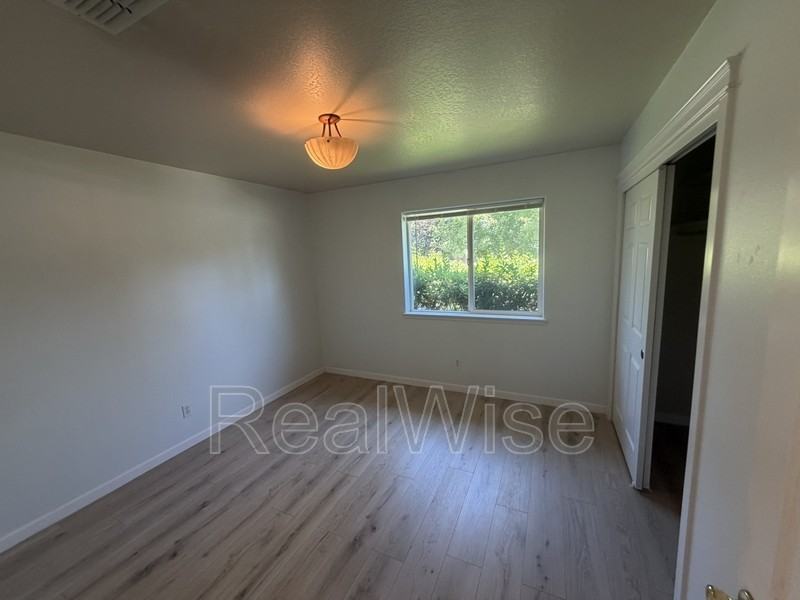 1388 Kellenbeck Ave - Photo 5 of 16