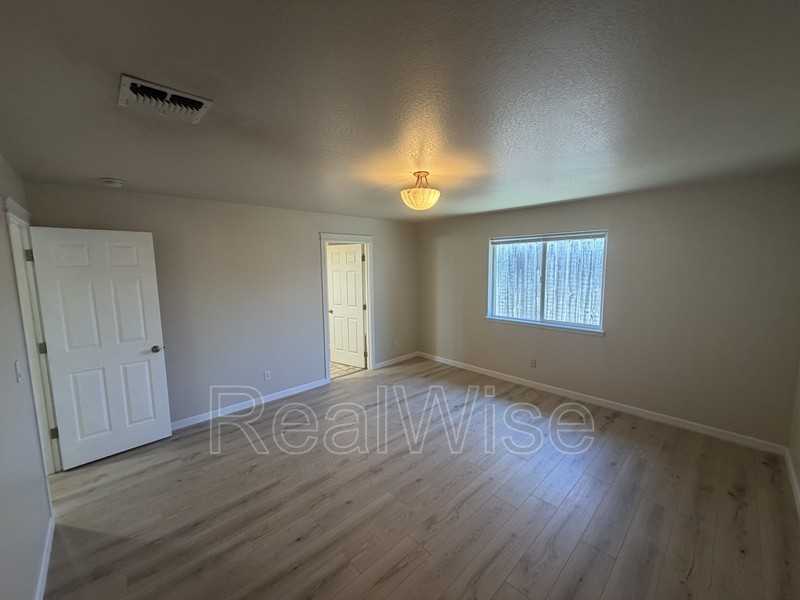 1388 Kellenbeck Ave - Photo 6 of 16