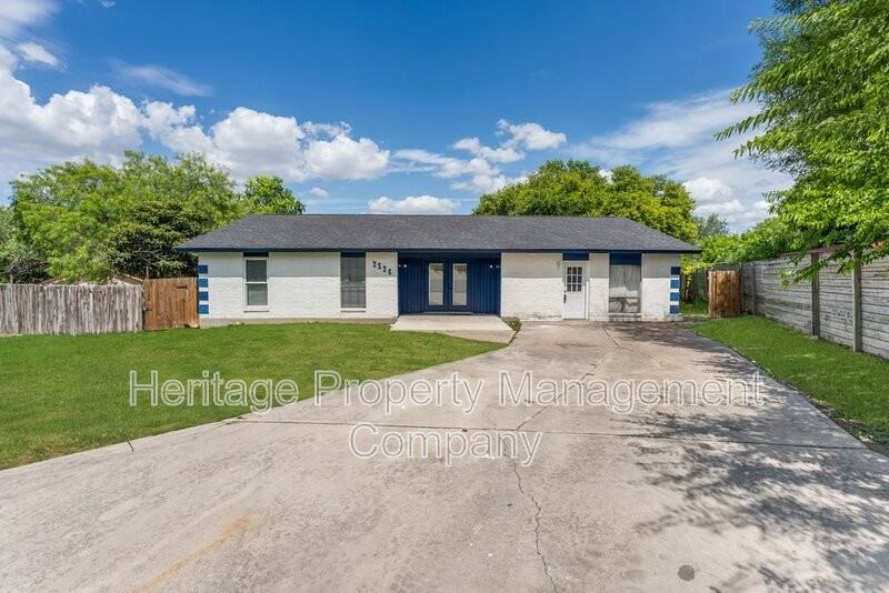 2526 Town Briar St - Photo 2 of 39