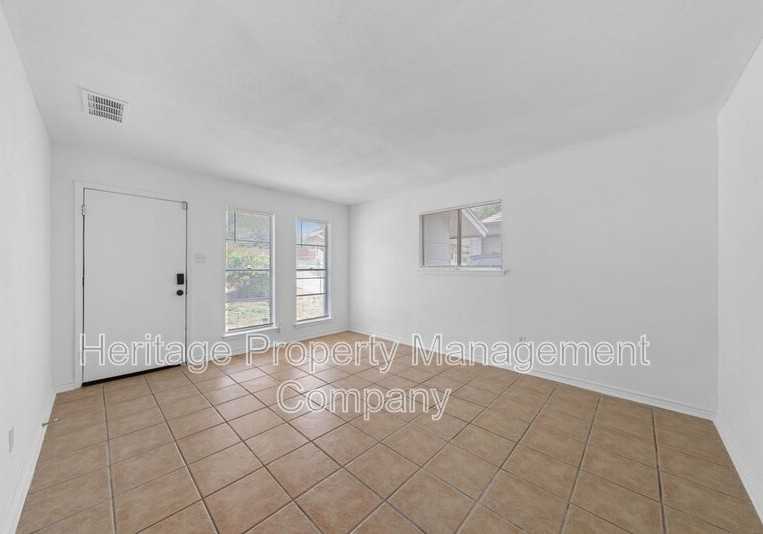 4942 Driskill St - Photo 4 of 31