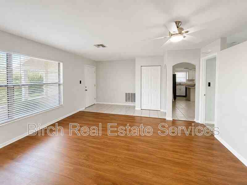 1326 Calamondin Dr - Photo 3 of 17