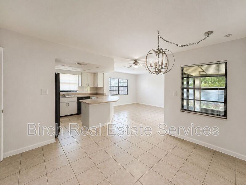 1326 Calamondin Dr - Photo 5 of 17