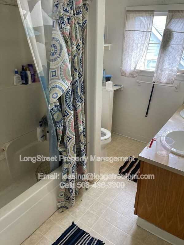218 Nw 21st St #3 - Photo 3 of 10