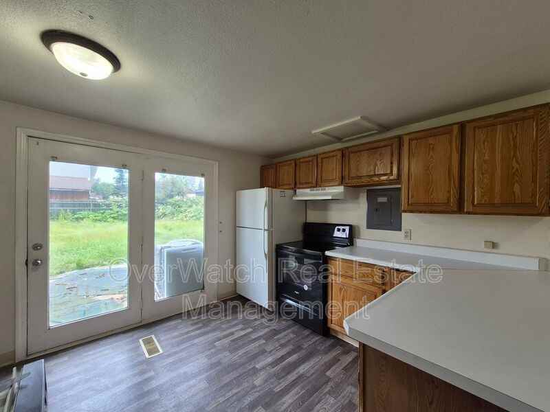 1604 Elmendorf Dr - Photo 2 of 8