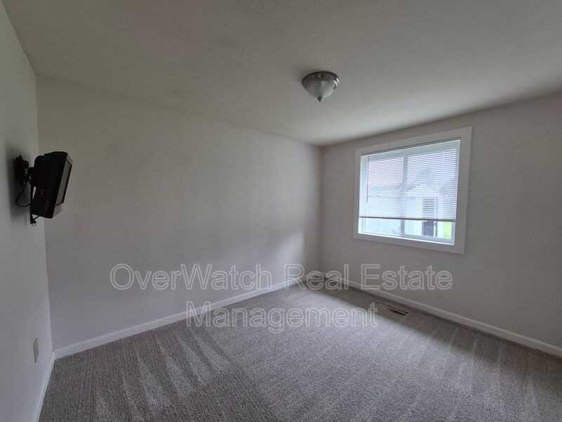 1604 Elmendorf Dr - Photo 7 of 8