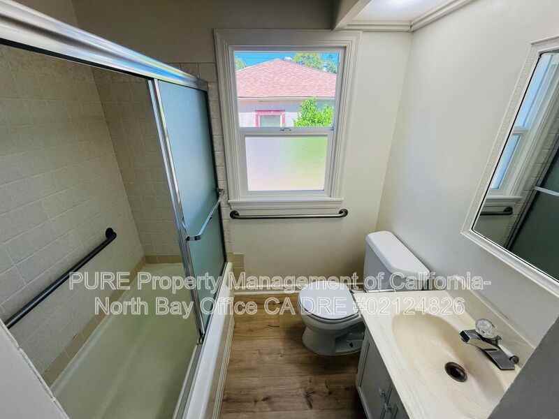 296 Gardens Ave - Photo 4 of 17