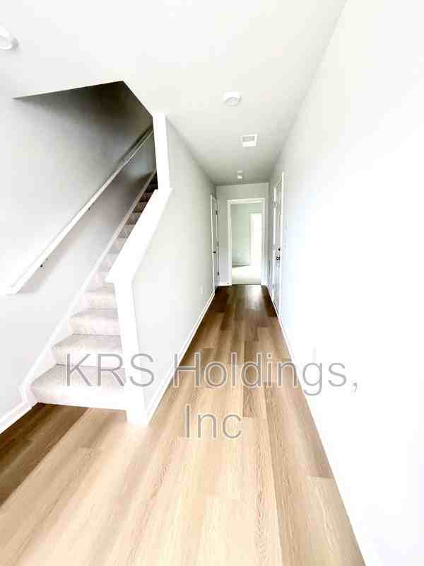 315 Old Field Drive - Photo 3 of 17