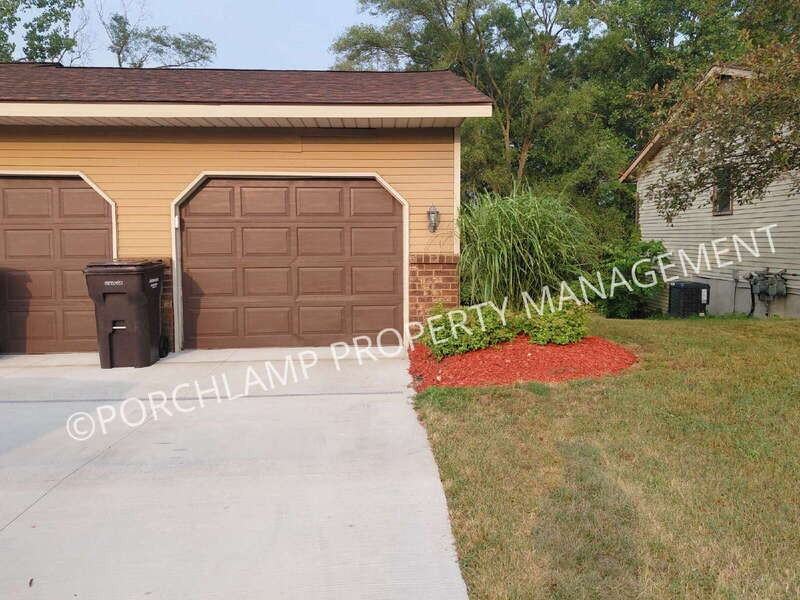 4546 Sarafield St Ne - Photo 2 of 22