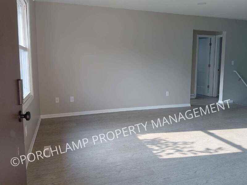 4546 Sarafield St Ne - Photo 4 of 22