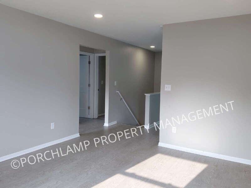 4546 Sarafield St Ne - Photo 6 of 22