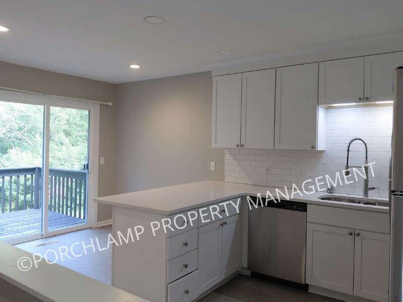 4546 Sarafield St Ne - Photo 7 of 22