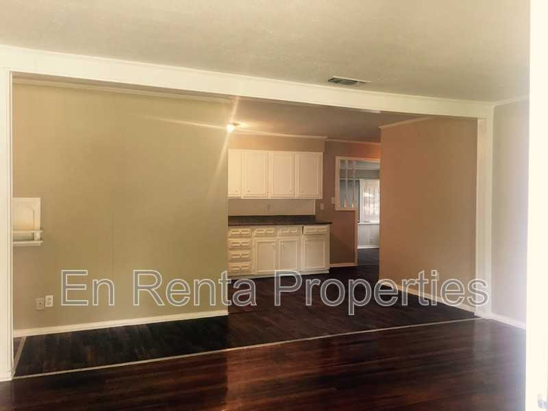1414 Lackland St - Photo 2 of 10