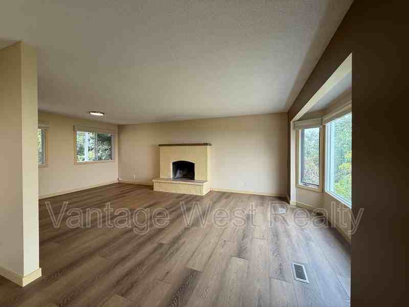 1153 Trevor Dr - Photo 3 of 26