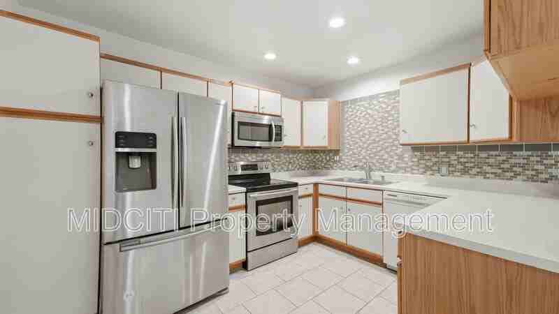 1233 Hollyhock Ln - Photo 4 of 34