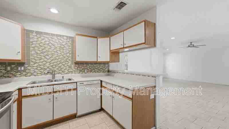 1233 Hollyhock Ln - Photo 5 of 34