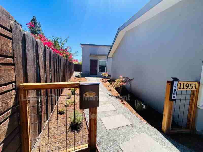 1195 Heather Ct #A - Photo 2 of 14