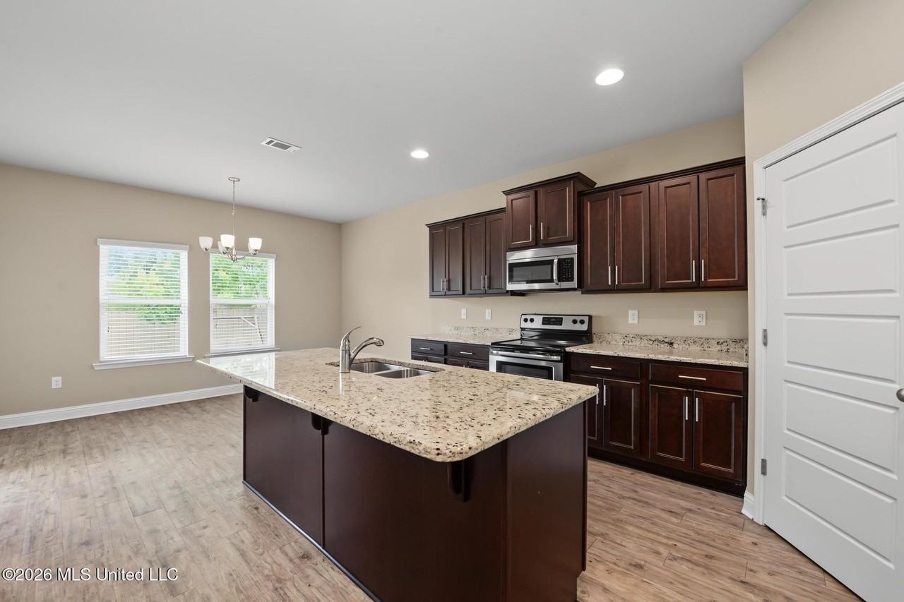 14894 Calcutta Dr - Photo 6 of 24