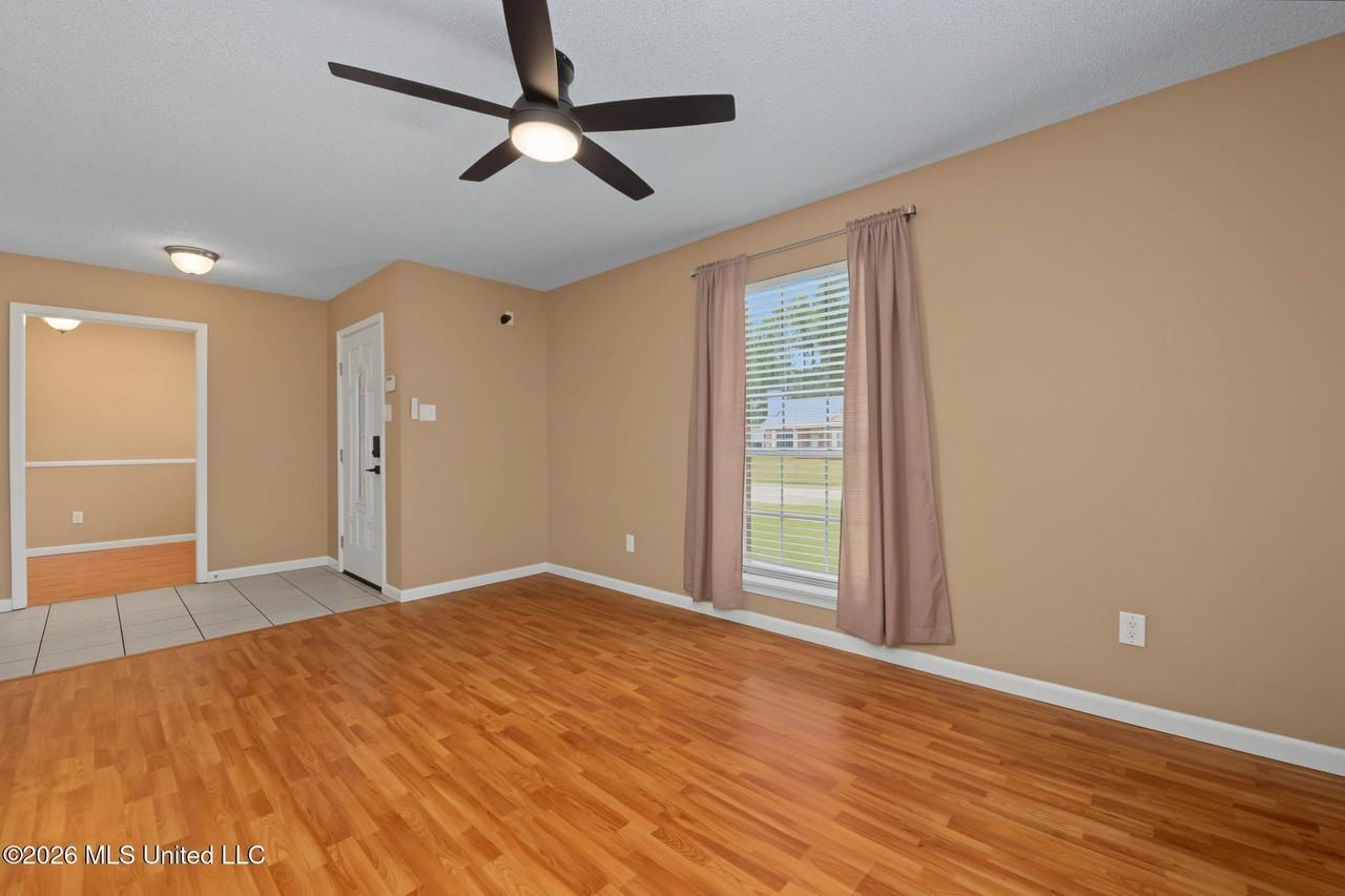 12916 Rosemont St - Photo 3 of 21