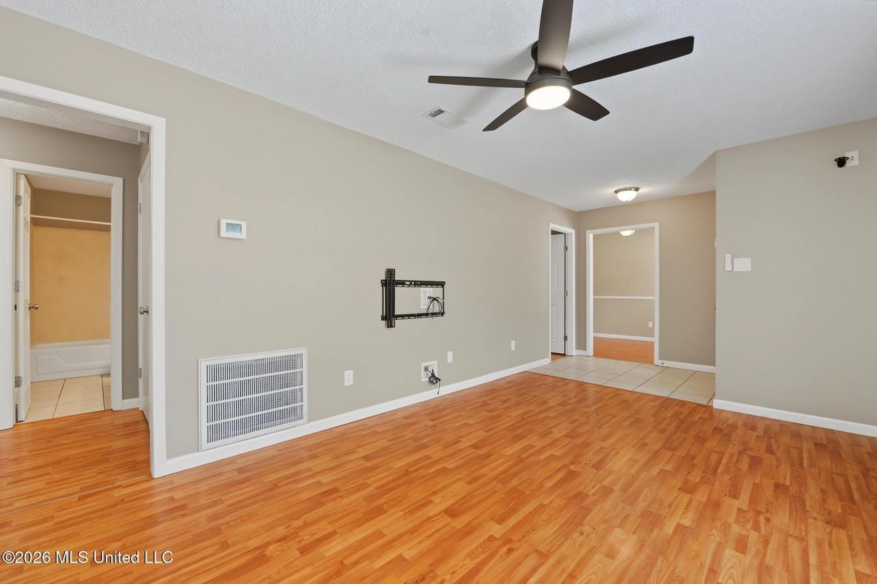 12916 Rosemont St - Photo 4 of 21