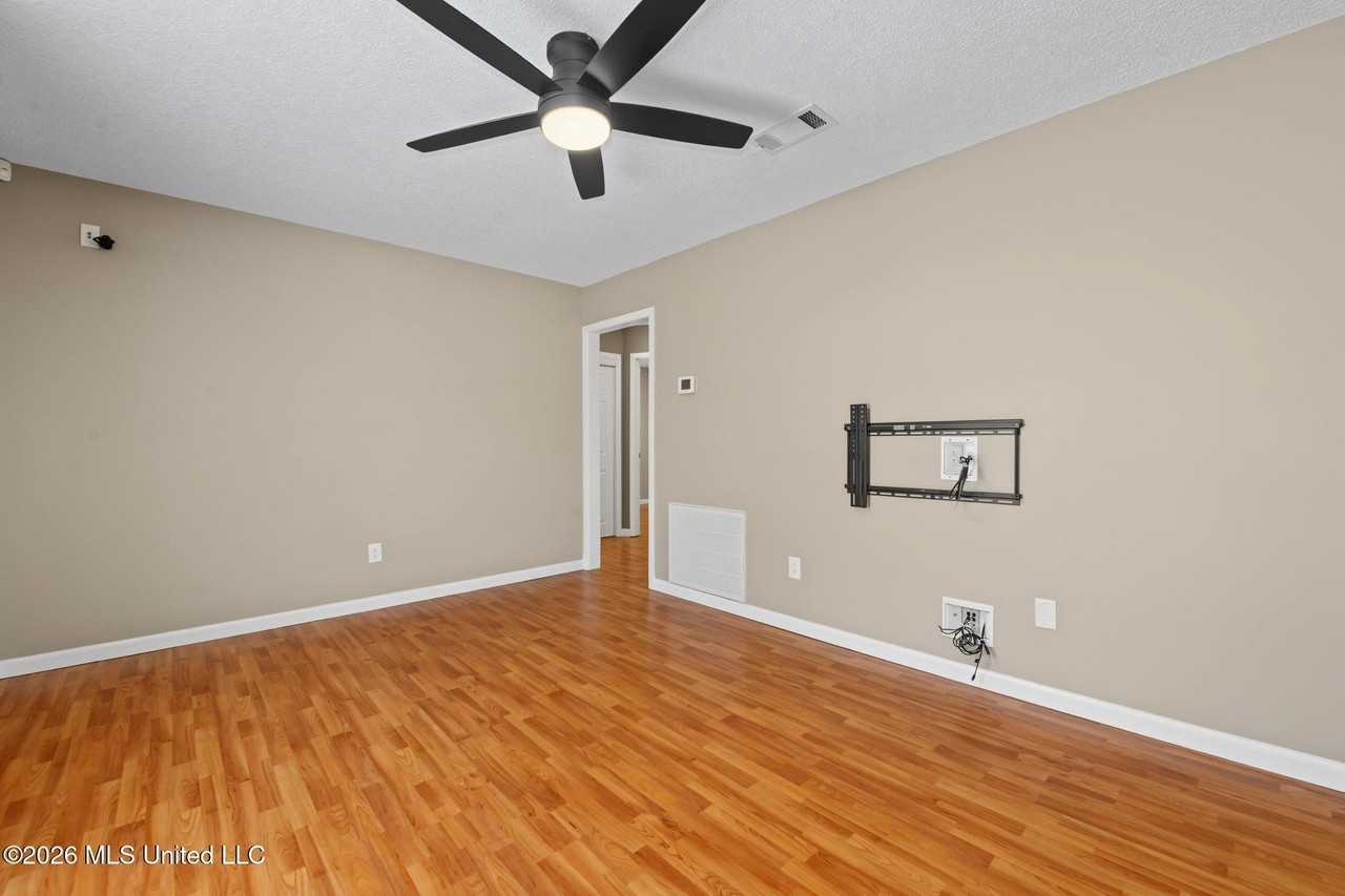 12916 Rosemont St - Photo 5 of 21