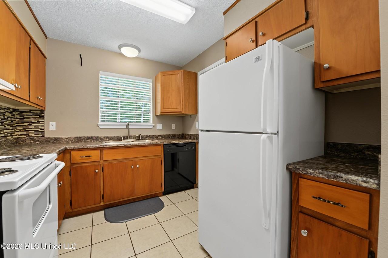 12916 Rosemont St - Photo 7 of 21