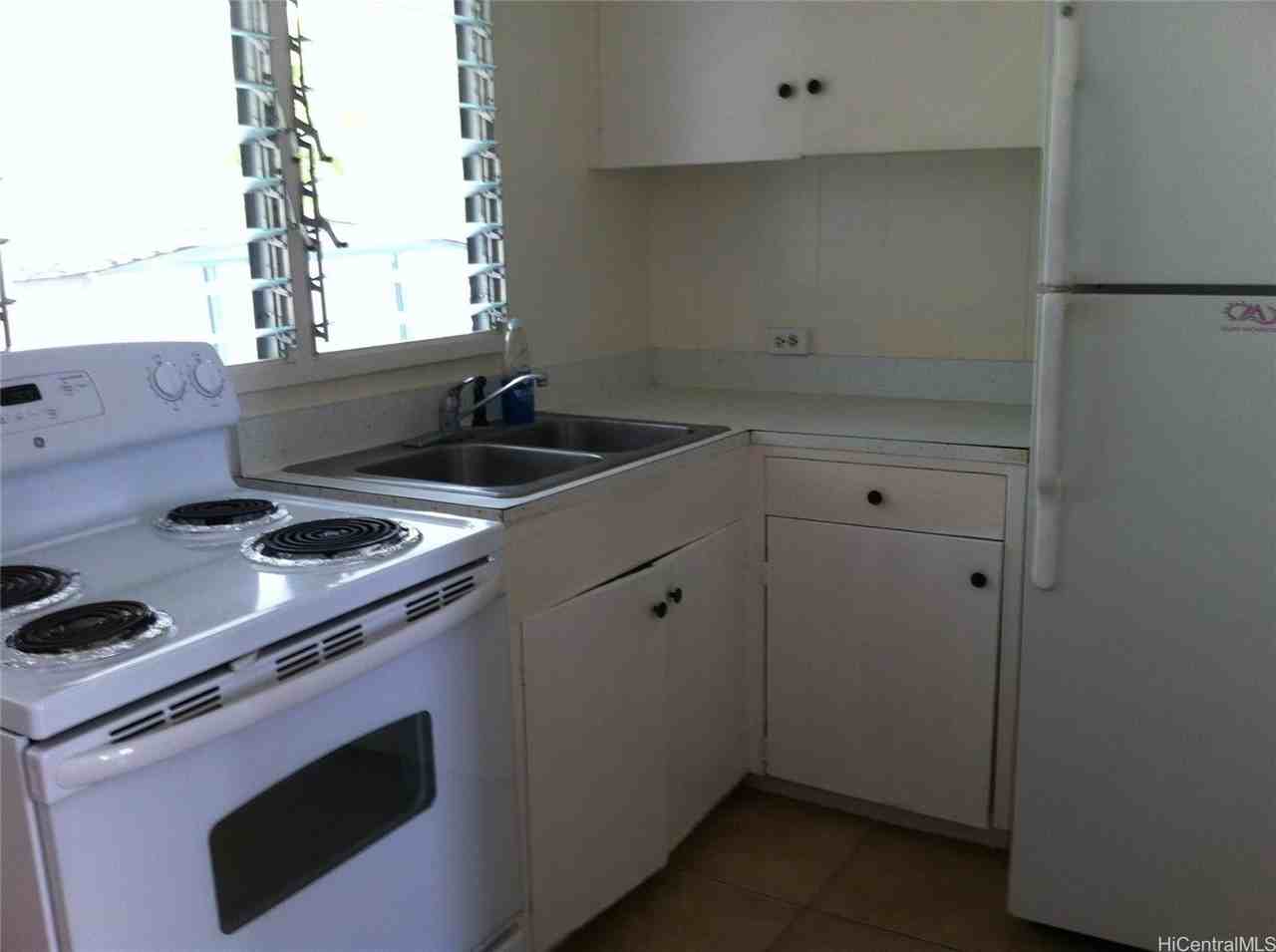 3328 Kaunaoa St - Photo 3 of 11