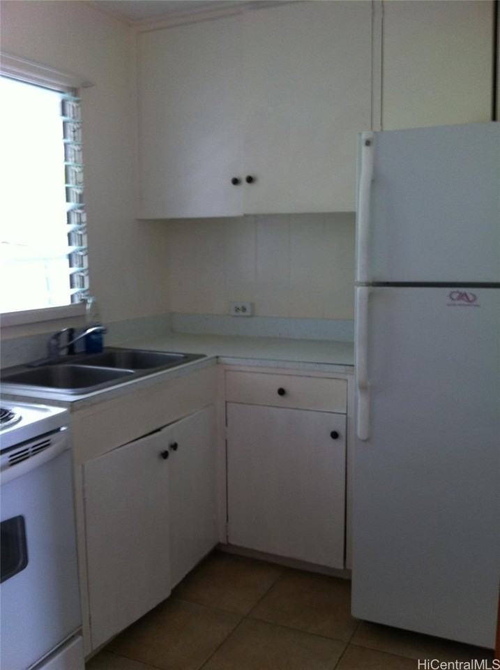 3328 Kaunaoa St - Photo 4 of 11