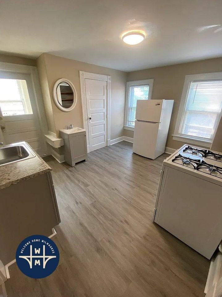 1720A N Astor St - Photo 2 of 10