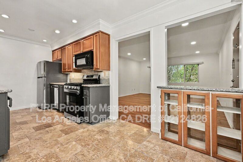 1527 Harvard St #3 - Photo 6 of 20