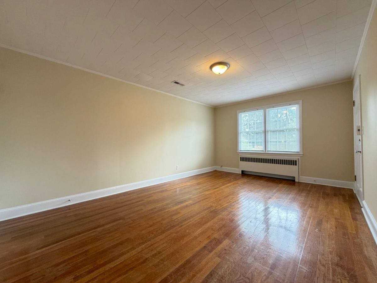 452 Parkview Dr #C - Photo 2 of 10