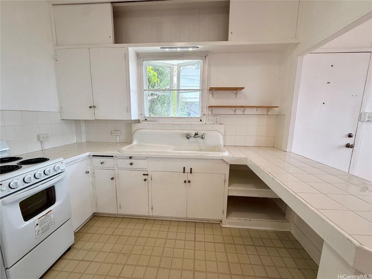 3770 Sierra Dr #B - Photo 4 of 17