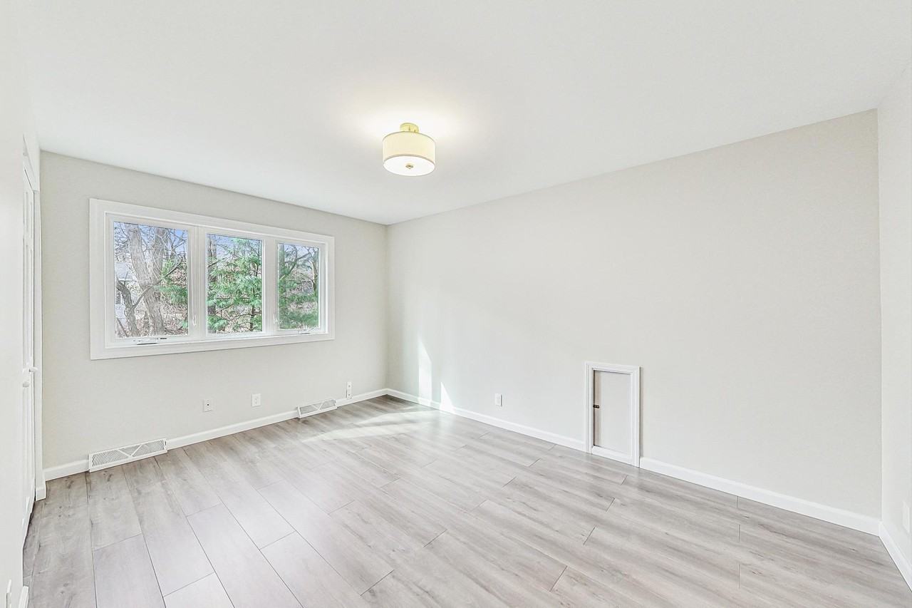 22 Chrismar Rd - Photo 5 of 26