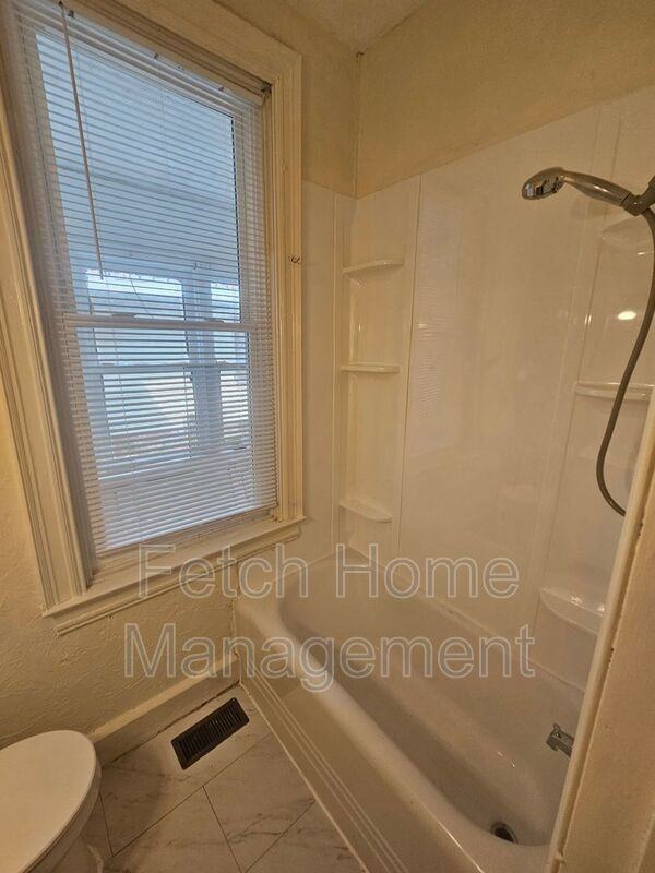 569 W Philadelphia St #1 - Photo 5 of 12