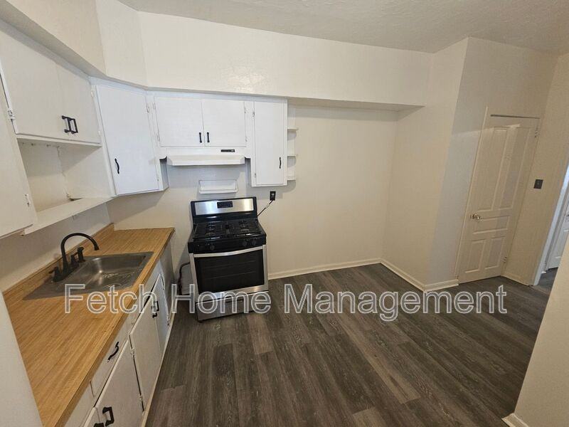 569 W Philadelphia St #1 - Photo 7 of 12