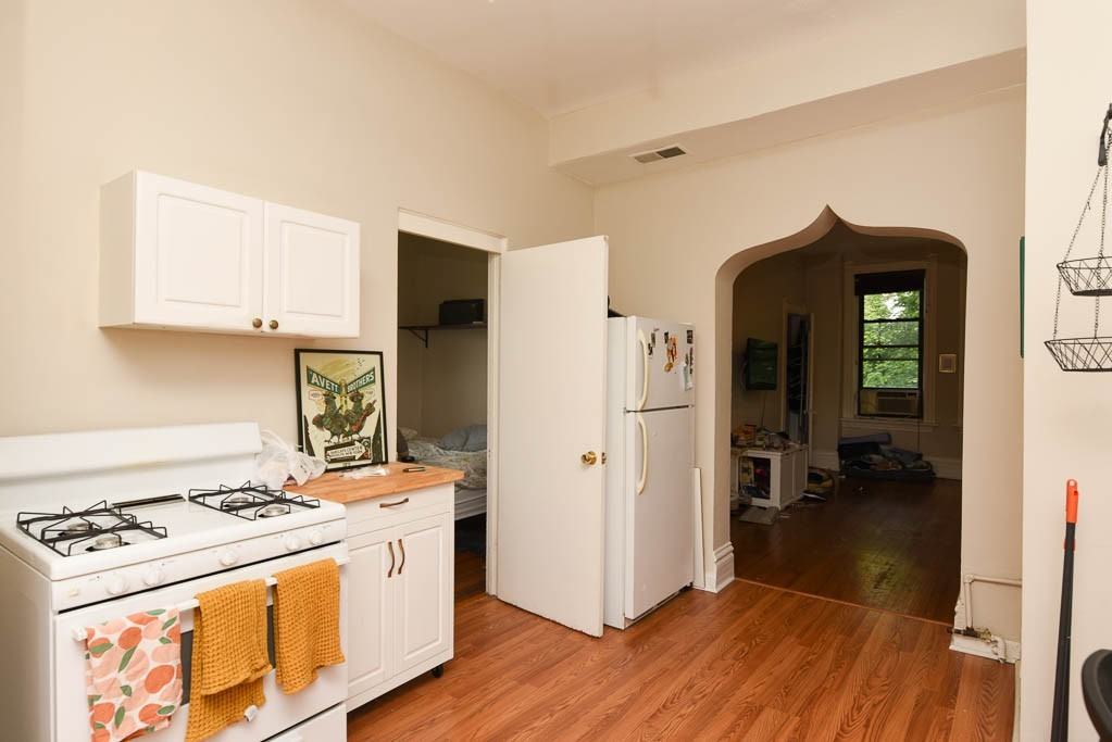 2031 W Moffat St #3 - Photo 6 of 21