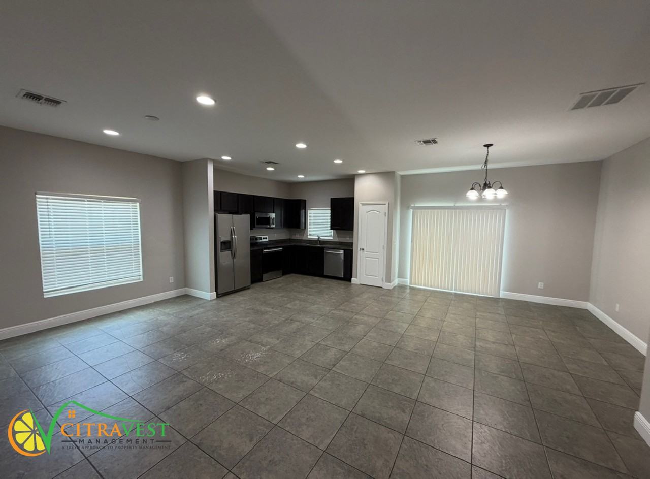 1223 Amazon Dr - Photo 3 of 12