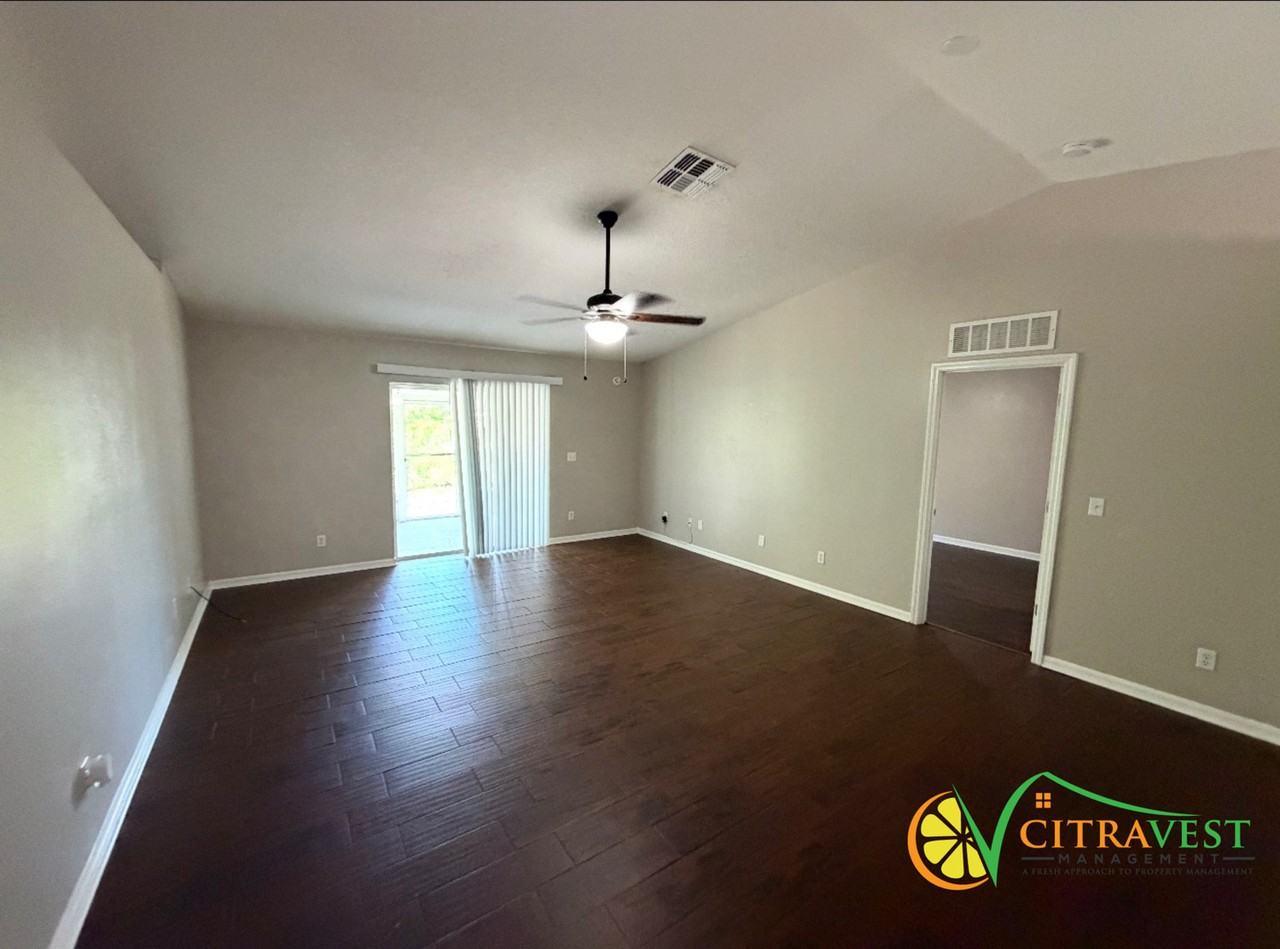1025 Evans Loop - Photo 3 of 10