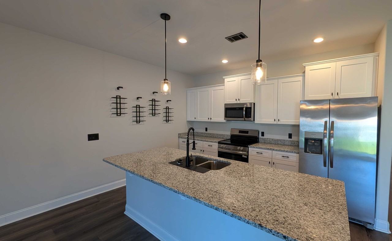 453 Governor Treutlen Cir - Photo 2 of 8