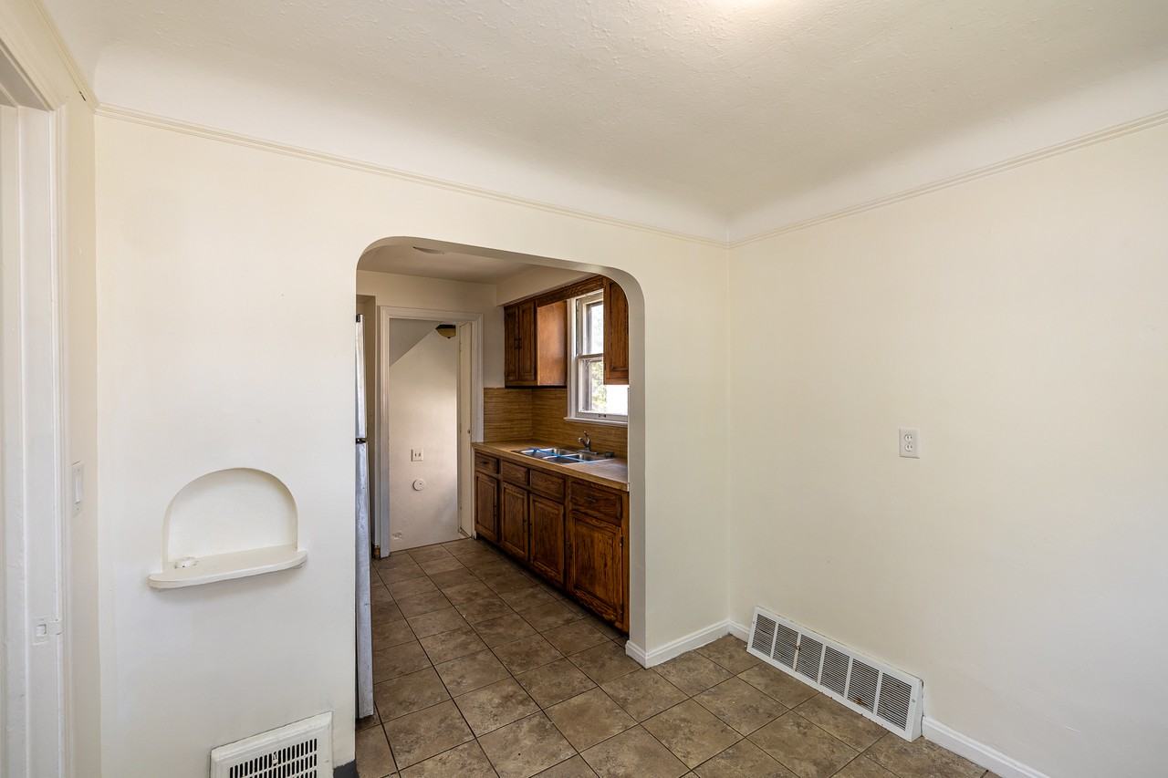 3864 E 154th St - Photo 6 of 19