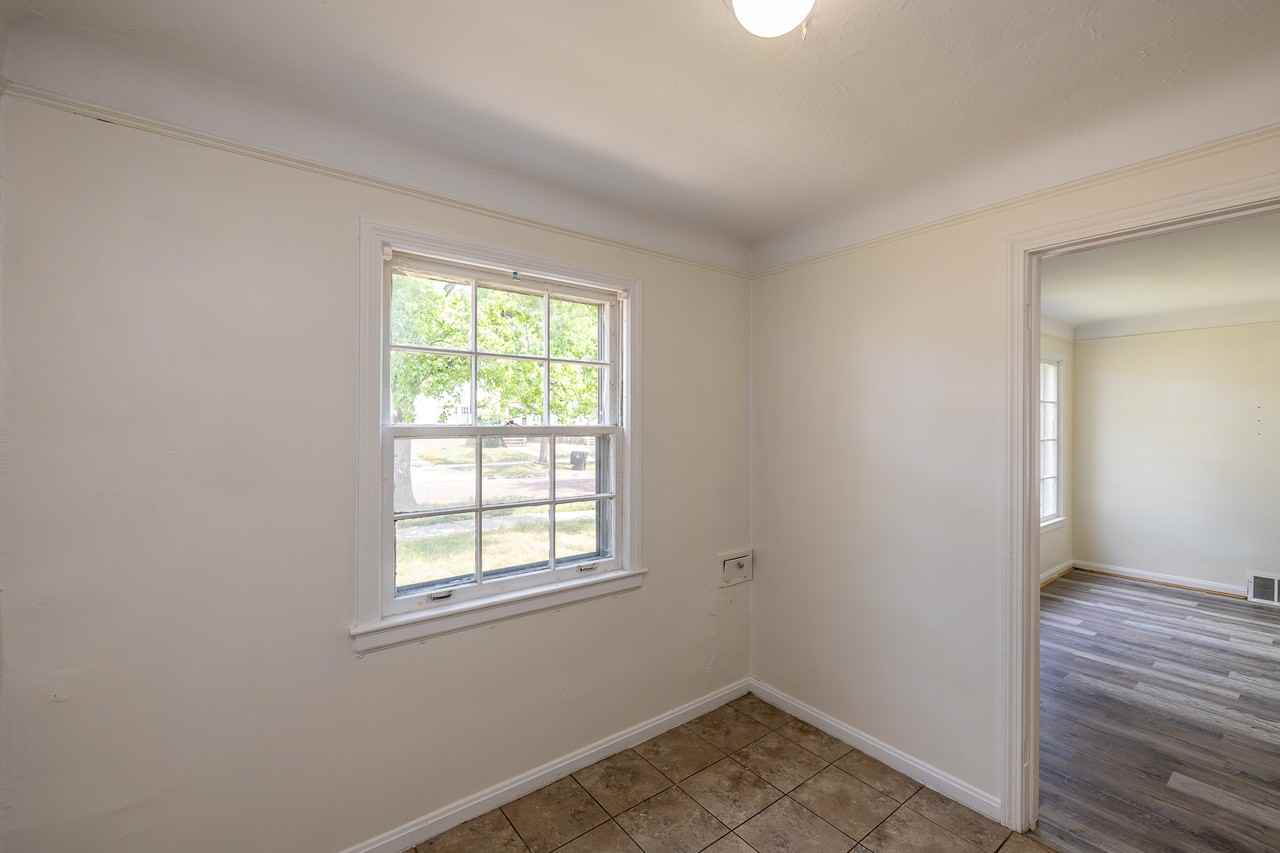 3864 E 154th St - Photo 7 of 19