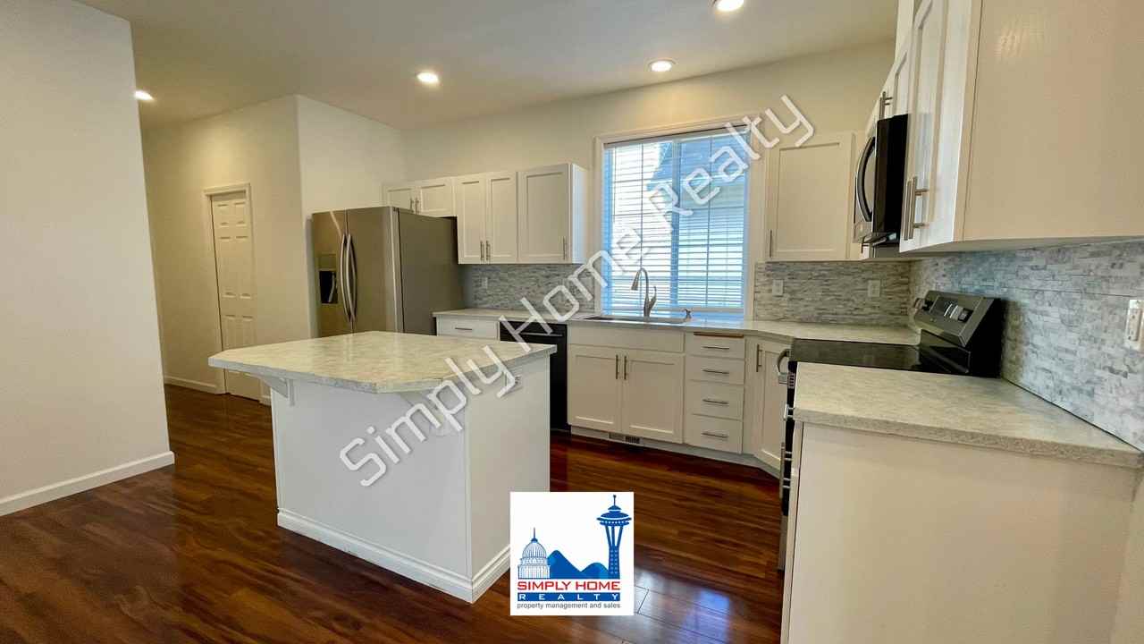 8335 15th Ave Se - Photo 7 of 30