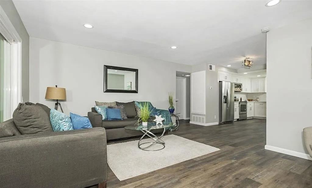 10850 Serafina Ln - Photo 7 of 9