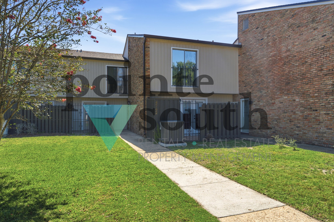 4742 Huron Dr - Photo 2 of 15