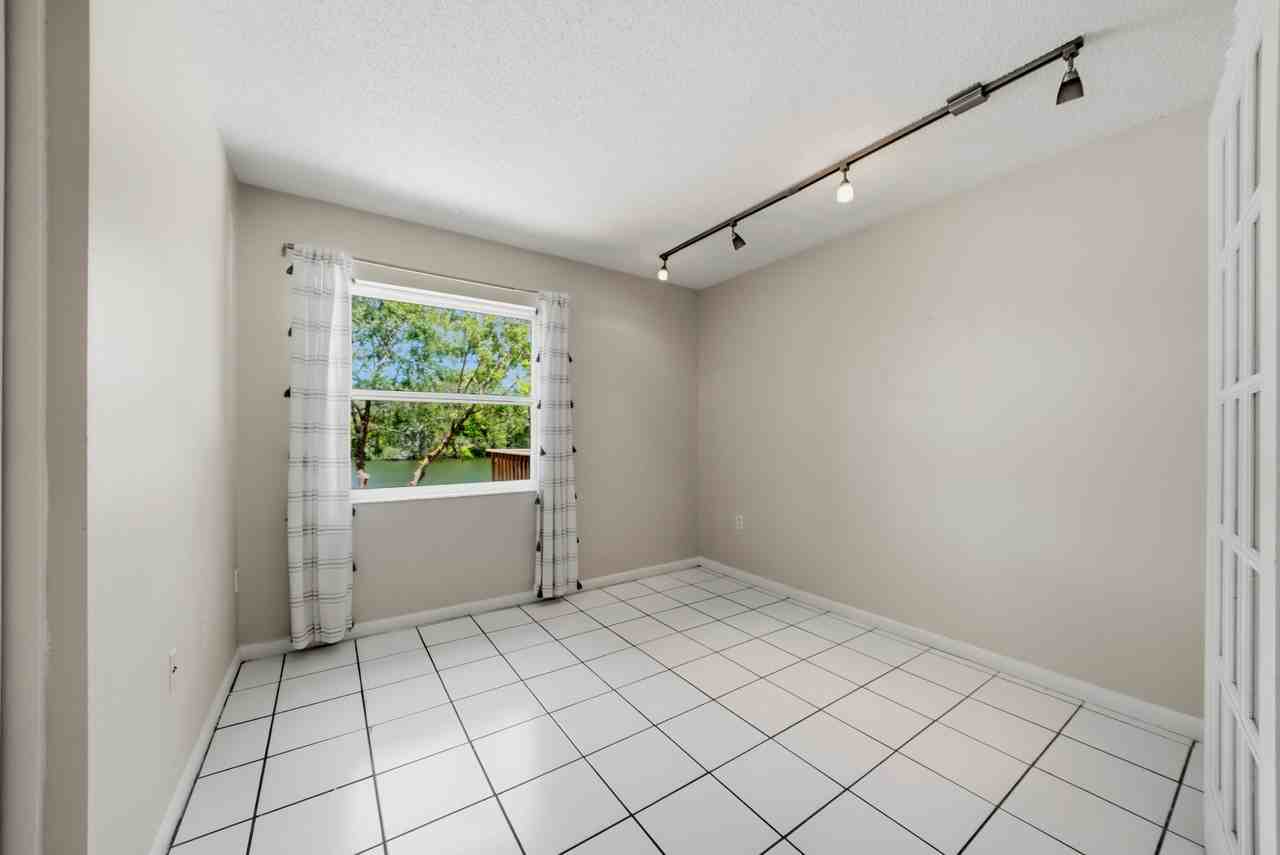 906 Carlton Rd - Photo 3 of 23