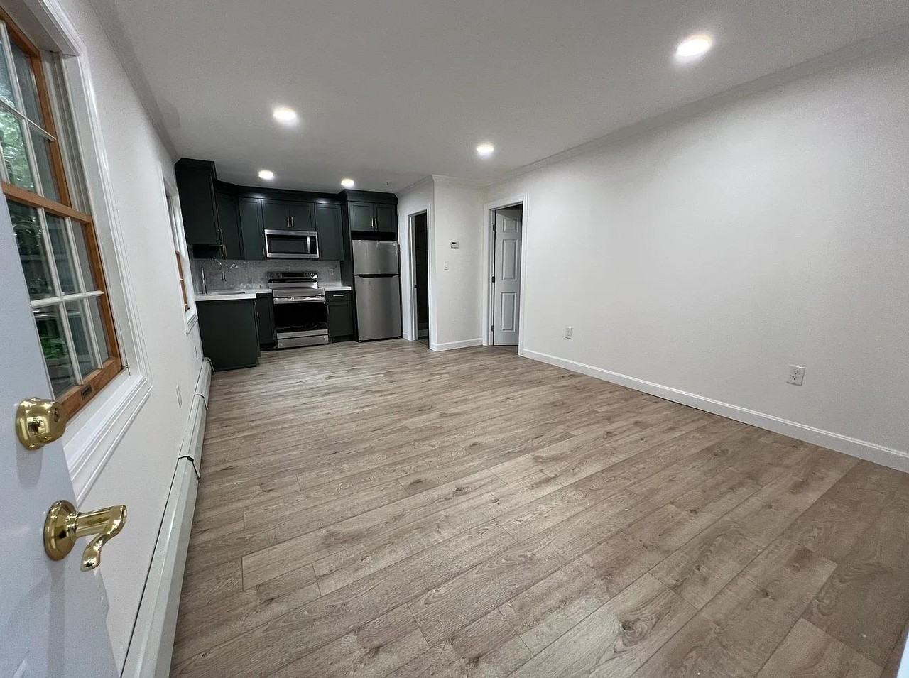 8 Washington Ave - Photo 3 of 5