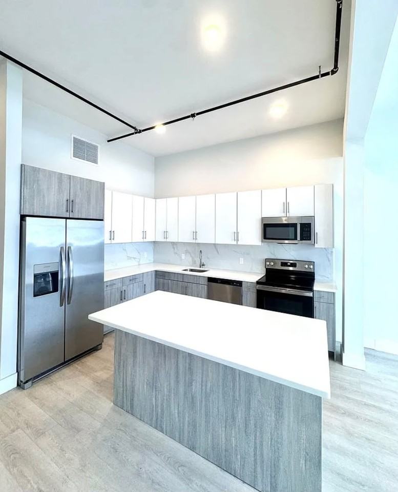 207 N Front St - Photo 2 of 18