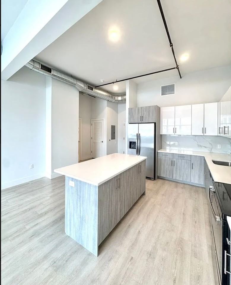 207 N Front St - Photo 3 of 18