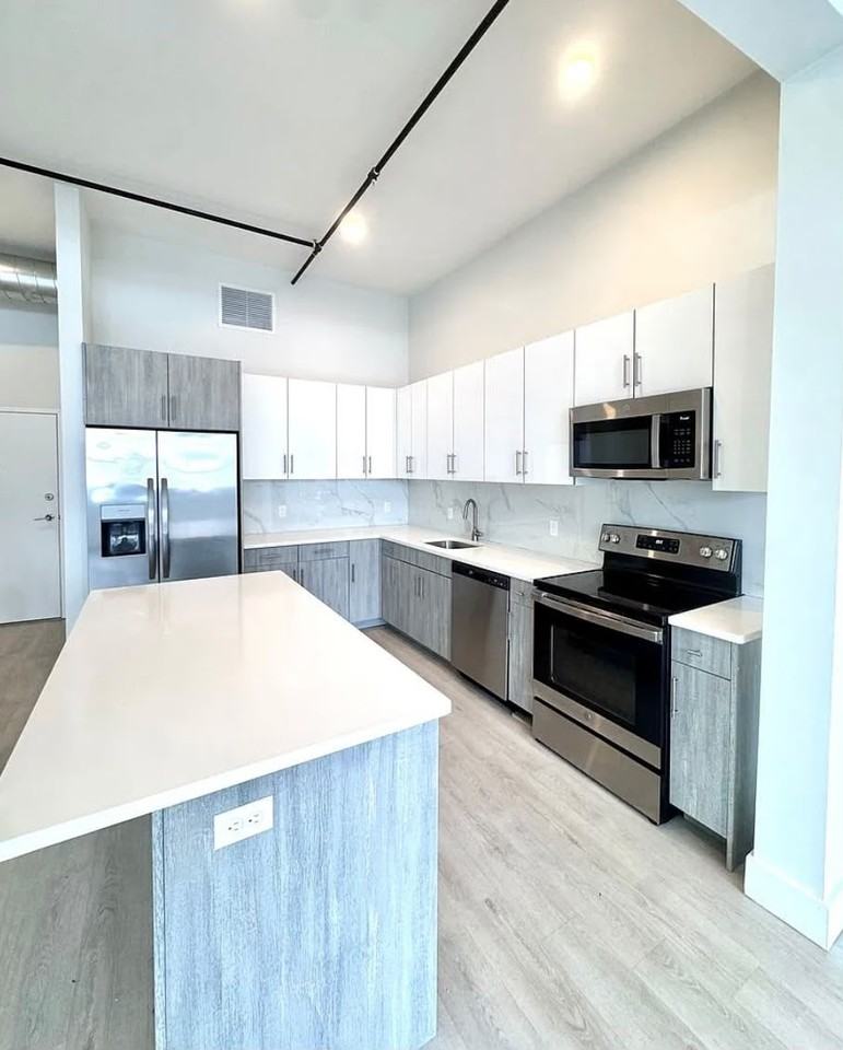 207 N Front St - Photo 4 of 18