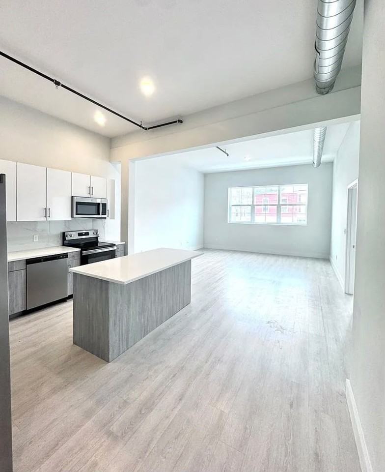 207 N Front St - Photo 5 of 18